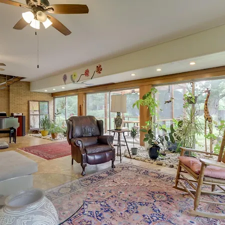 Spacious And Updated Farmhouse In Yellow Springs